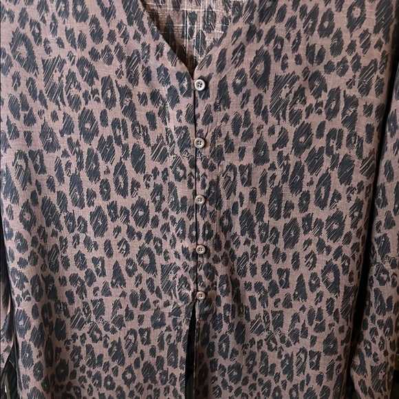 Cloth & Stone Brown Leopard V Neckline Tie Front Blouse - Picture 7 of 13